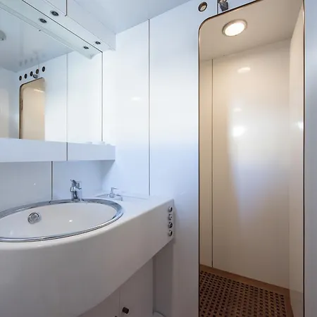 Yacht Ipsum Úszó hotel