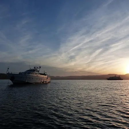 Úszó hotel Yacht Ipsum Saint-Tropez